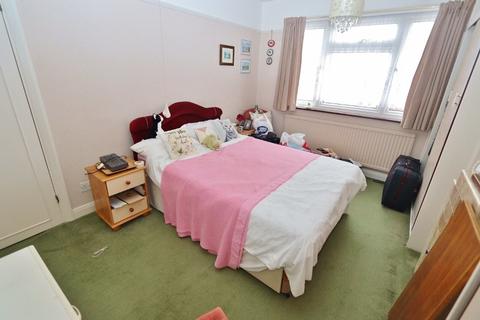 113 Clockhouse Lane, Romford, RM5 3QT