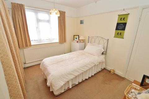 113 Clockhouse Lane, Romford, RM5 3QT