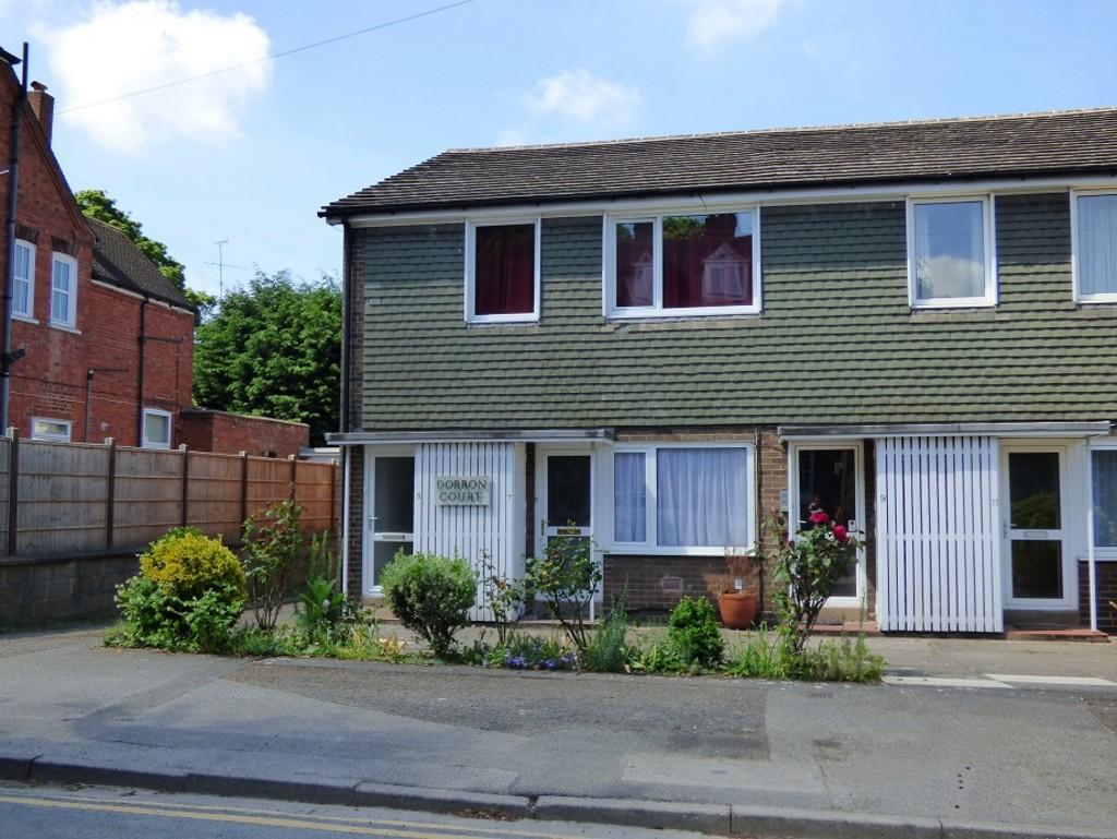 Dorron Court, Stonefield Avenue 2 bed apartment £595 pcm (£137 pw)