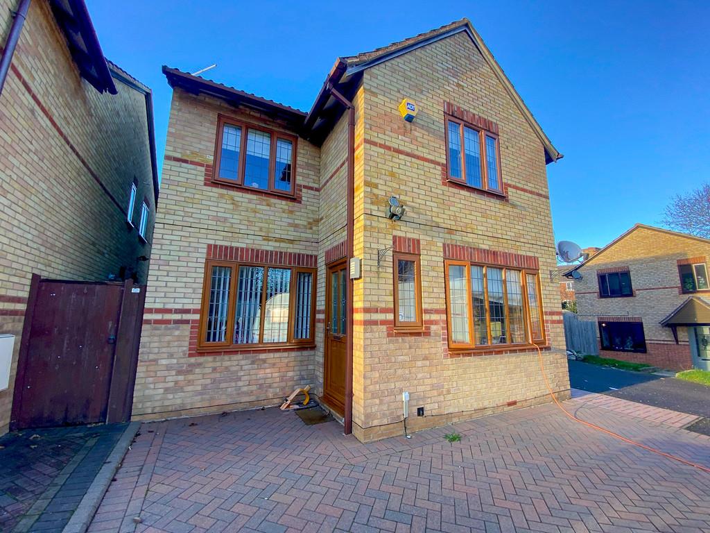 Salcey Close, Daventry, NN11 9SX 3 bed detached house £230,000