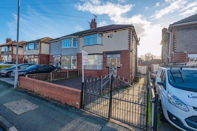 Latham Avenue, Runcorn 3 bed semidetached house £140,000