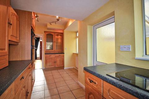 12 Adams Road, Finchfield, Wolverhampton, WV3 8EH