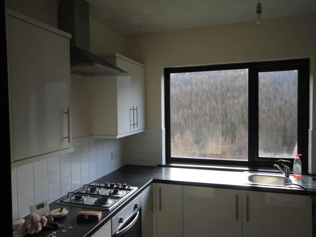 Llanfach Road, Newport, 4 bed house £650 pcm (£150 pw)