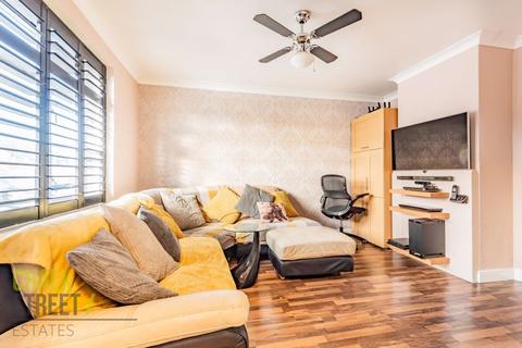 48 Colne Drive, Romford, RM3 9JX