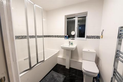 122 Carmichael Close, Ruislip, HA4 6LL