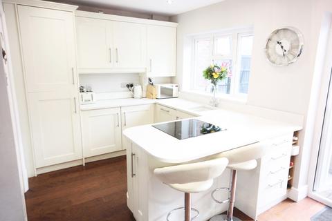3 The Vale, Brentwood, CM14 4UX