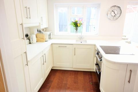 3 The Vale, Brentwood, CM14 4UX