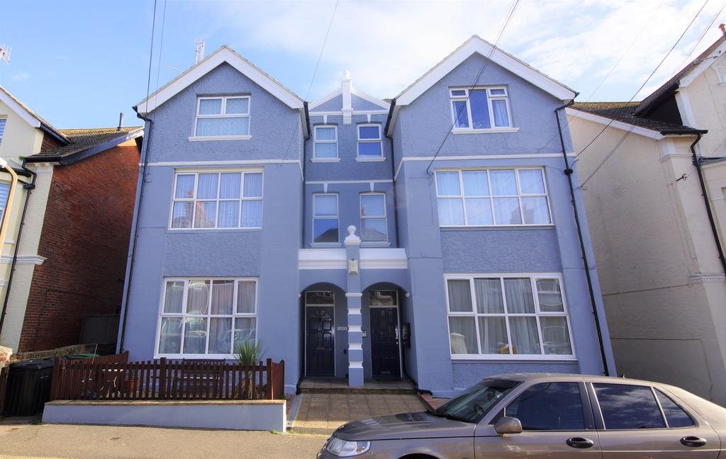 Wilton Road, BexhillonSea, TN40 1 bed property £650 pcm (£150 pw)