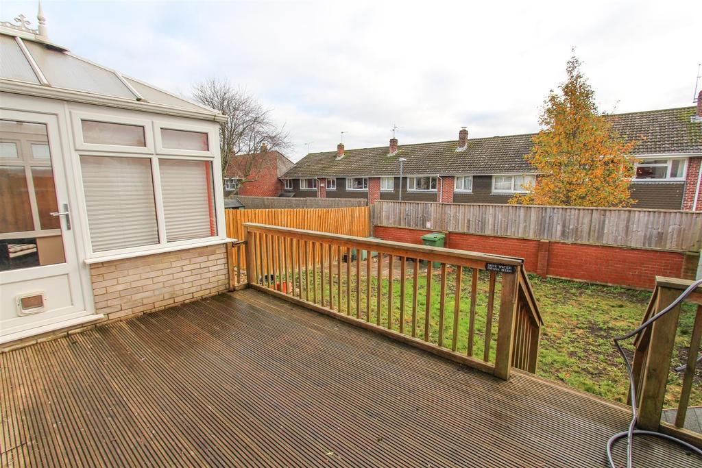 Lays Drive, Keynsham, Bristol 3 bed house £320,000