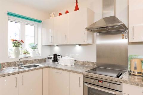 86 Parkview Way, Epsom, KT19 8FF