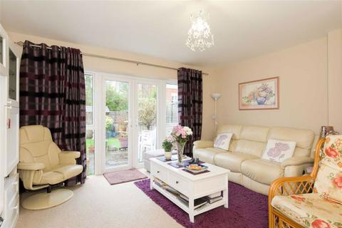 86 Parkview Way, Epsom, KT19 8FF