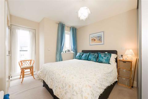 86 Parkview Way, Epsom, KT19 8FF