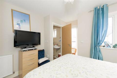 86 Parkview Way, Epsom, KT19 8FF