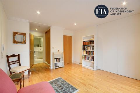Flat 1, Braunston House Tallow Road, Brentford, TW8 8ET