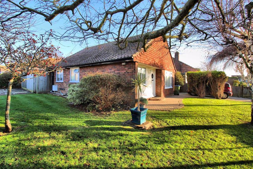 Chyngton Gardens, Seaford, East Sussex 2 bed detached bungalow for sale