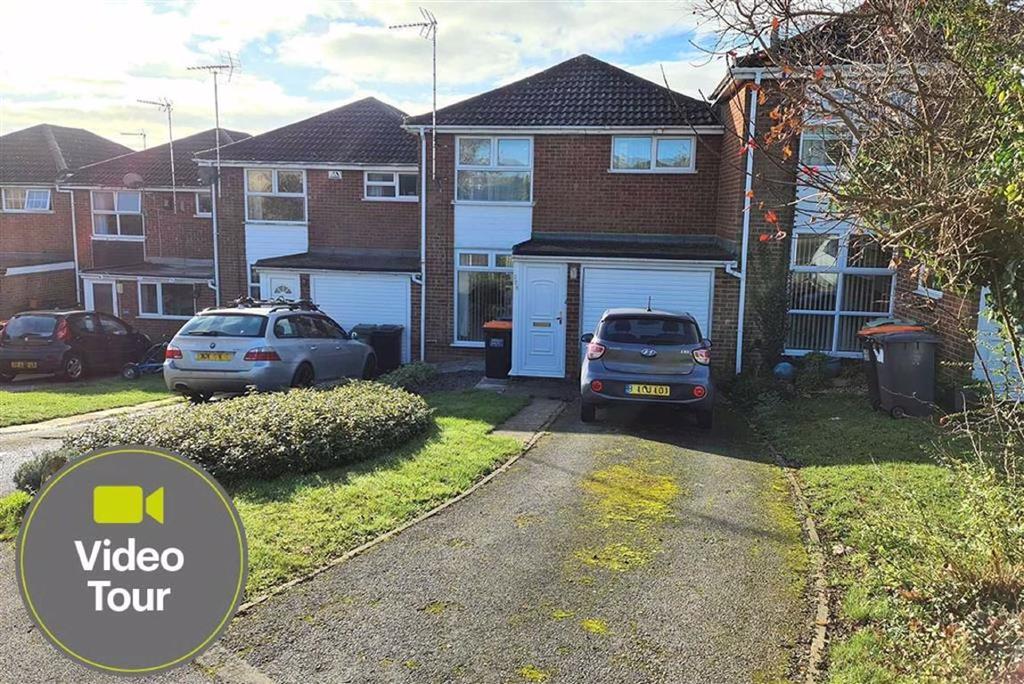 Bideford Green, Linslade 3 bed terraced house £300,000