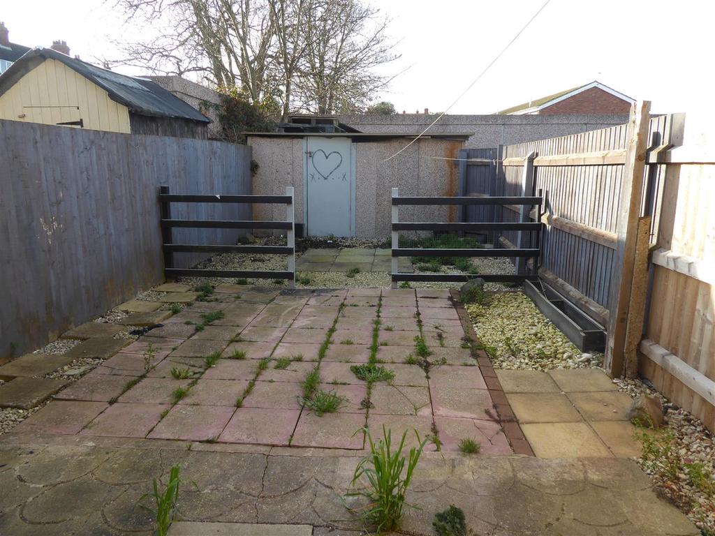 Fairview Avenue, Cleethorpes 2 bed terraced house £450 pcm (£104 pw)