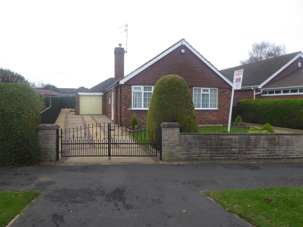 8 Chestnut Road, Waltham, Grimsby DN37 0DP 3 bed detached bungalow £