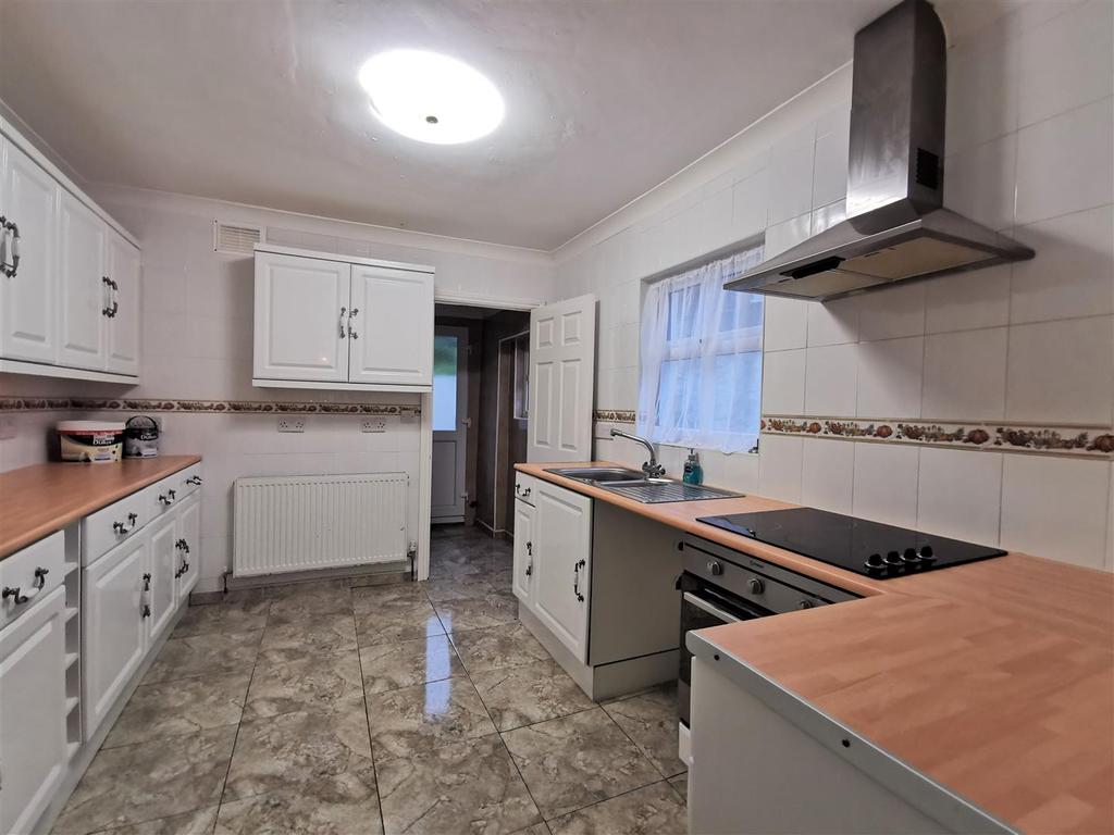 3 Ropewalk, FISHGUARD 3 bed terraced house £575 pcm (£133 pw)