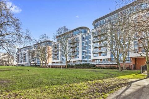 2 bedroom flat to rent, Meath Crescent, London