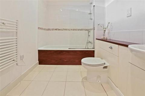 2 bedroom flat to rent, Meath Crescent, London