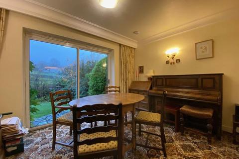 24 Effingham Road, Harden, Bingley, BD16 1LQ