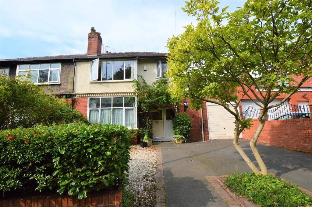 Tudor Avenue, Bolton, BL1 3 bed semidetached house £900 pcm (£208 pw)