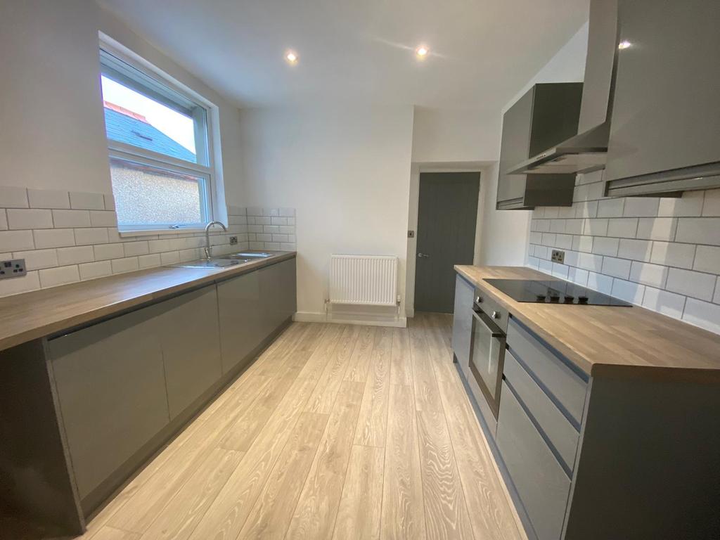 Kitchen 3.27m (10.73') x 2.97m (9.74')