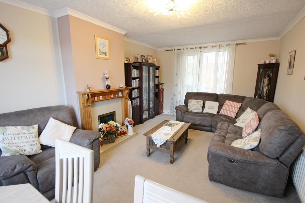 Orchard Close, Weaverham, CW8 3 bed semidetached house £165,000