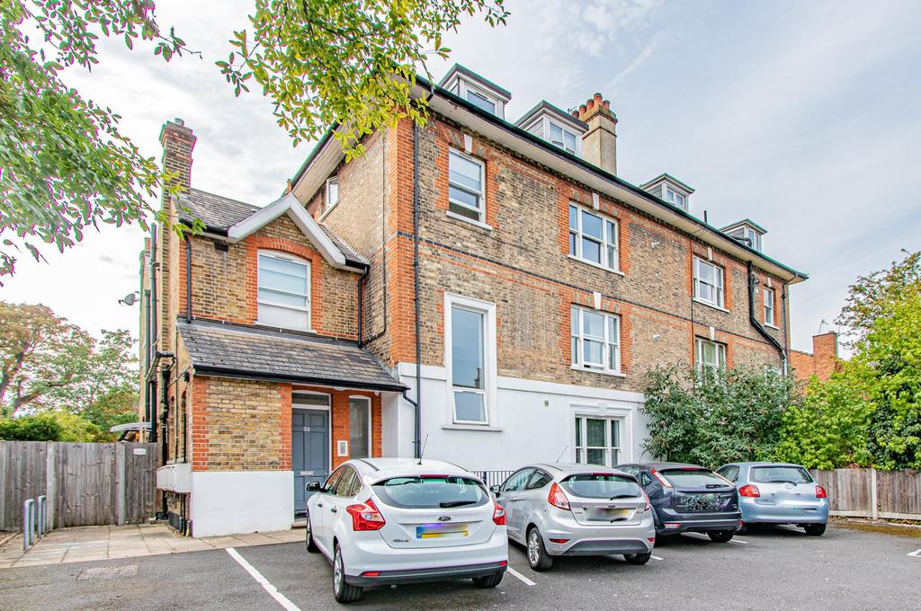 28 Roxborough Park, Harrow on the Hill, HA1 3 bed flat for sale £465,000