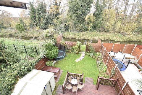 32 Clive Road, Feltham, TW14 9EG
