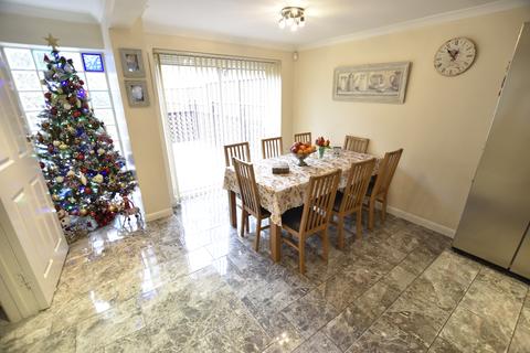 32 Clive Road, Feltham, TW14 9EG