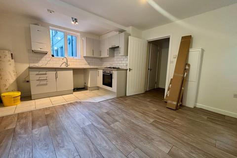 1 bedroom flat to rent, Branksome Wood Rd, Bournemouth
