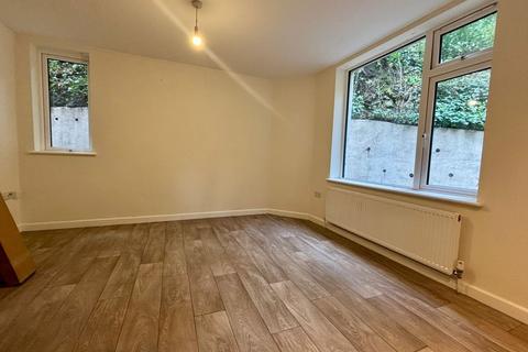 1 bedroom flat to rent, Branksome Wood Rd, Bournemouth