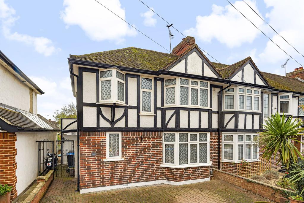 Barnfield Avenue, Kingston Upon Thames, KT2 3 bed semidetached house