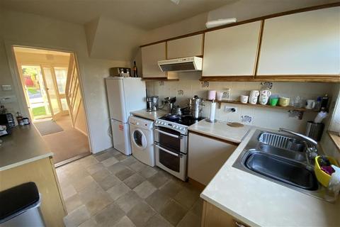 4 Long Walk, Istead Rise, Gravesend, DA13 9HH