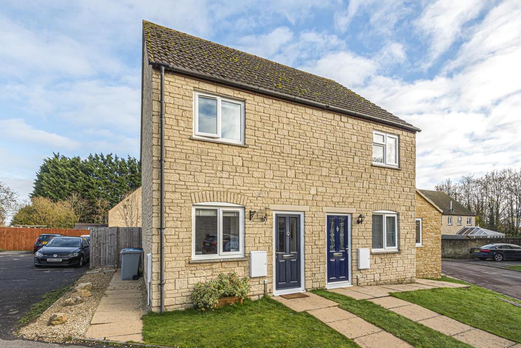 Barrington Close, Witney, Oxfordshire OX28 2 bed semidetached house