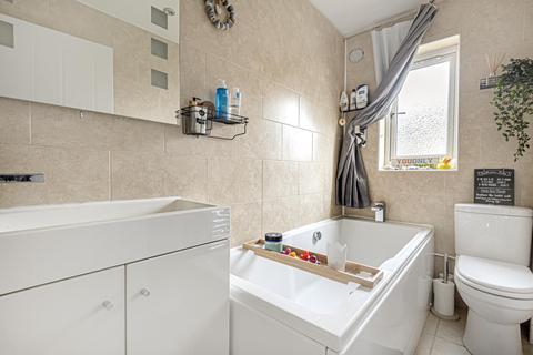 87 Barrington Close, Witney, OX28 5FJ