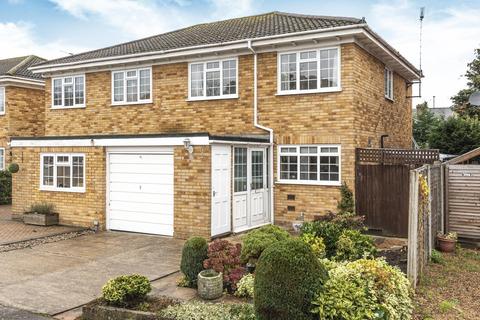 11 Bates Walk, Addlestone, KT15 2DQ