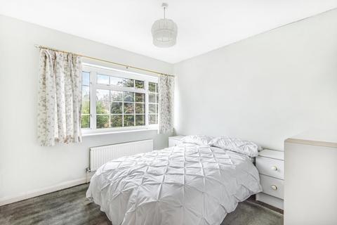 11 Bates Walk, Addlestone, KT15 2DQ