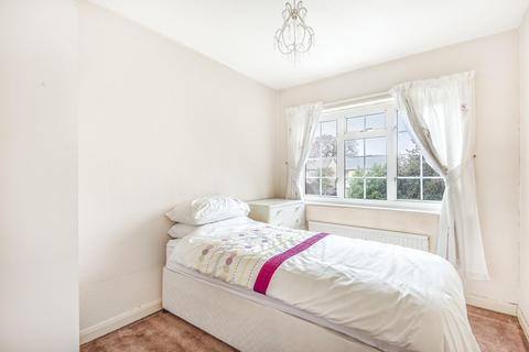 11 Bates Walk, Addlestone, KT15 2DQ