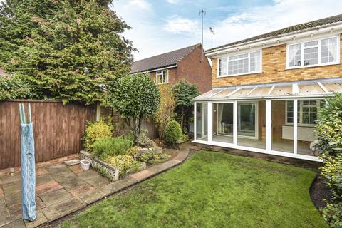 11 Bates Walk, Addlestone, KT15 2DQ