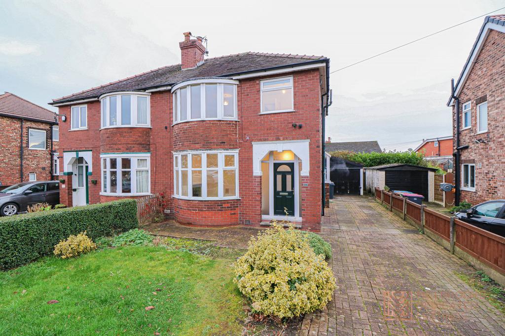 Newearth Road, Worsley, Manchester, M28 3 bed semidetached house £