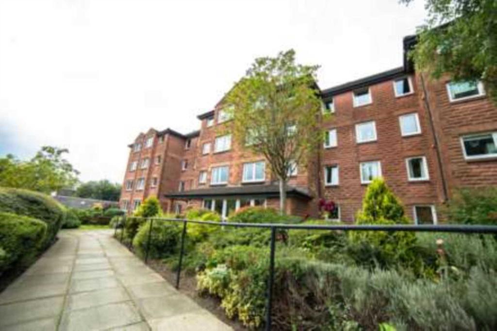 Elphinstone Court, Kilmacolm 1 bed apartment £495 pcm (£114 pw)