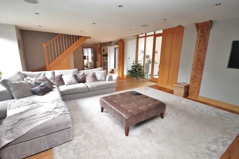 The Barn Malden Green Mews, Worcester Park, KT4 7NF