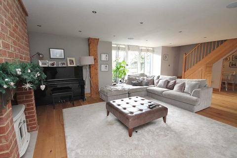 The Barn Malden Green Mews, Worcester Park, KT4 7NF