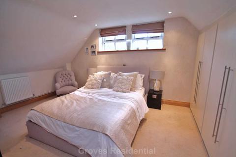 The Barn Malden Green Mews, Worcester Park, KT4 7NF