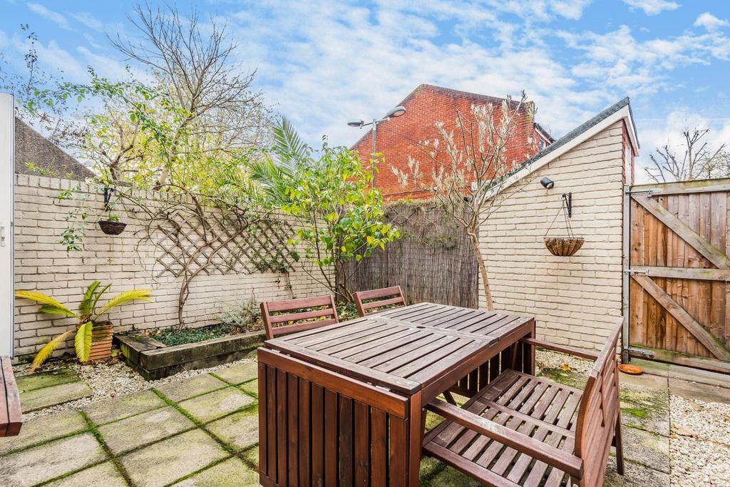 Clapham Park Road, Clapham 1 bed flat £425,000