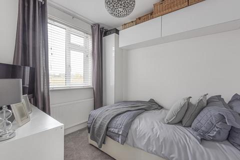 25 Carlyle Avenue, Bromley, BR1 2RB