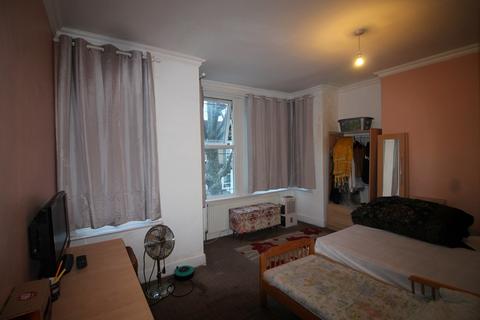 15 Elsenham Road, London, E12 6JZ
